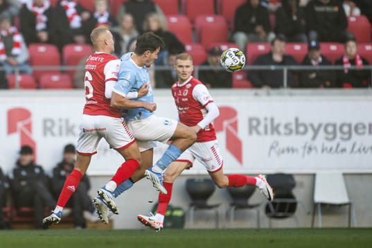 Kalmars Rasmus Sjöstedt och Malmö FFs Stefano Vecchia
