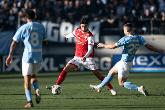 Kalmars Deniz Hummet och Malmö FFs Gabriel Busanello