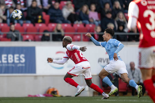 Kalmars Axel Lindahl och Malmö FFs Adrian Skogmar