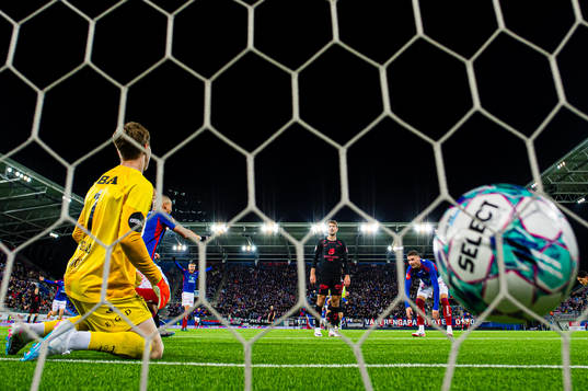 Andrej Ilic of Vålerenga celebrates