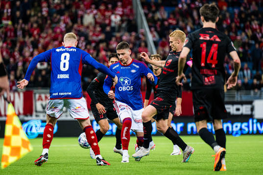 Andrej Ilic of Vålerenga and Sivert Heltne Nilsen of Brann