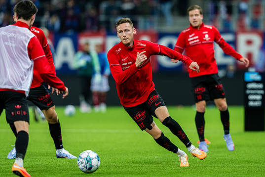 Joachim Soltvedt of Brann warms up