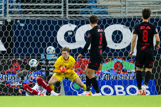 Andrej Ilic of Vålerenga scores the 1-0 goal behind