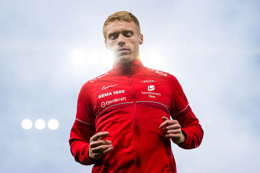 Sivert Heltne Nilsen of Brann warms up