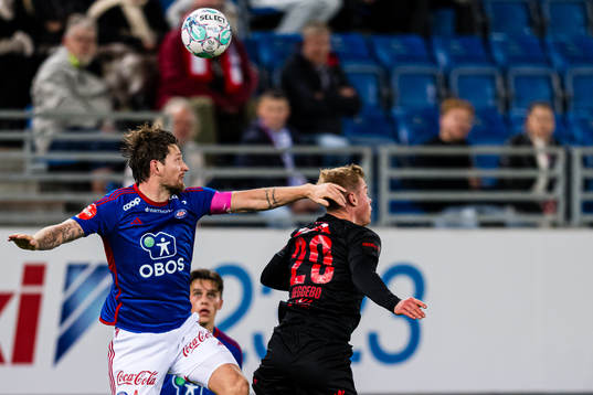 Stefan Strandberg of Vålerenga and Aune Heggebø of Brann