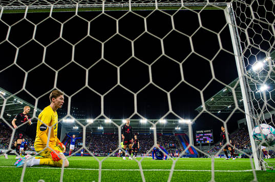 Andrej Ilic of Vålerenga scores the 1-0 goal behind