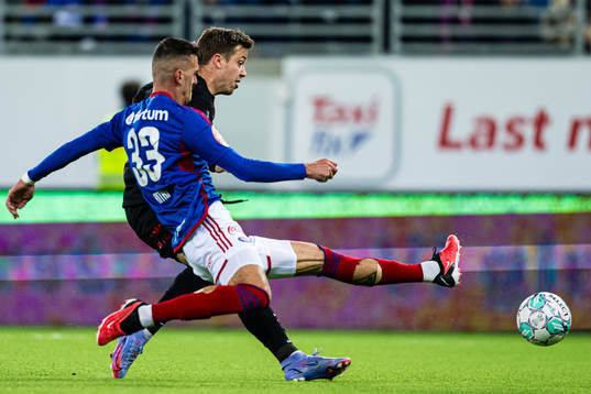 Frederik Børsting of Brann scores the 1-1 goal