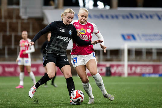 Växjö DFFs Alexandra Jonasson och IK Uppsalas Klara
