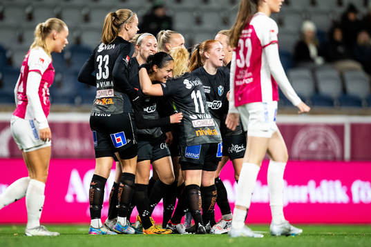 Växjö DFFs Nesrin Akgun jublar
