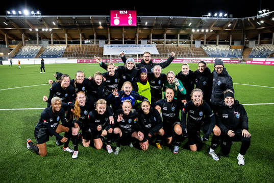 Växjö DFFs spelare jublar