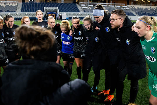Växjö DFFs tränare Olof Unogård och  spelare