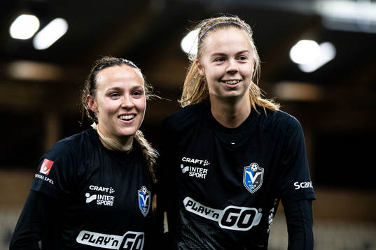 Växjö DFFs Larkin Russel och Elin Nilsson jublar