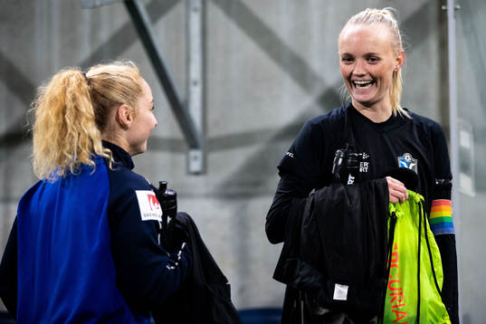 Växjö DFFs Sophia Redenstrand och Emma Pennsäter jublar
