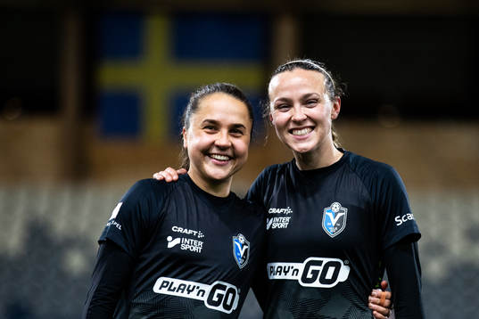 Växjö DFFs Heidi Elisabeth Ellingsen och Larkin Russel