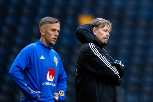 Jesper Karlsson and Peter Wettergren, assistant coach of