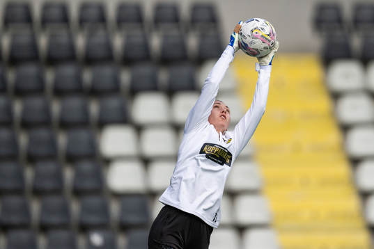 Goalkeeper Jennifer Falk
