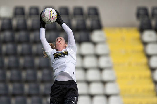 Goalkeeper Loes Geurts