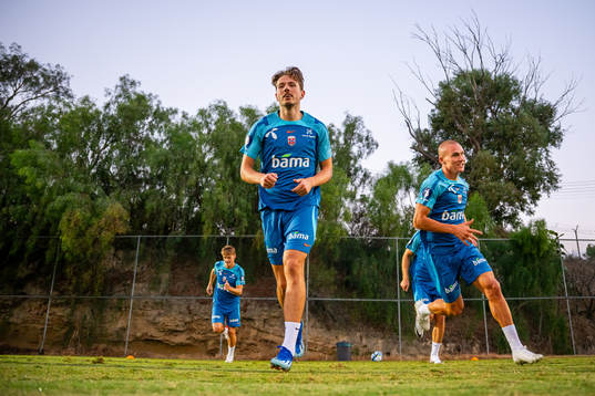 Sander Berge and Leo Skiri Østigård of the Norwegian
