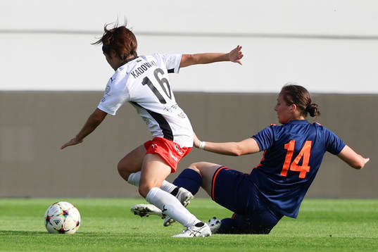 Mai Kadowaki of Rosengård and Biljana Ilic of Spartak