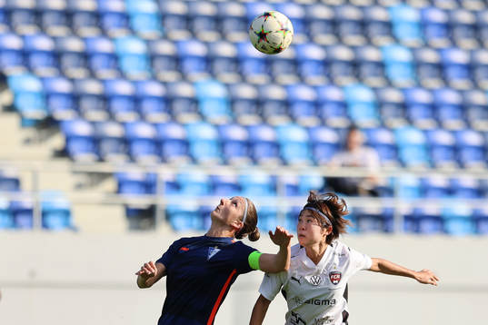 Mai Kadowaki of Rosengård and Violeta Slovic of Spartak