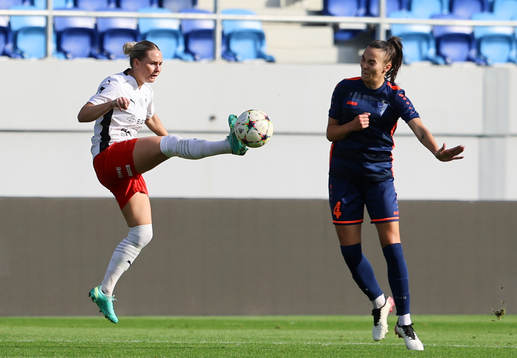 Emma Jansson of Rosengård and Zeljka Belovan of Spartak