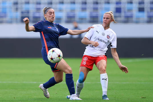 Jessica Wik of Rosengård and Isidora Vuckovic of Spartak