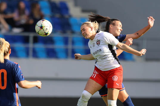 Emma Jansson of Rosengård and Zeljka Belovan of Spartak