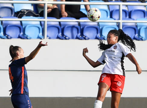 Isabella Obaze of Rosengård and Zeljka Belovan of Spartak