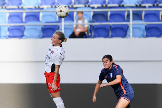 Emilia Larsson of Rosengård and Abigail Ostream of Spartak