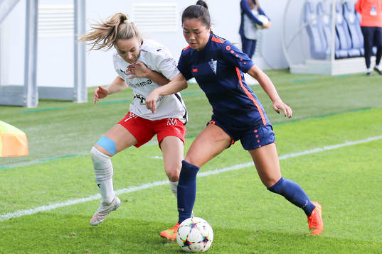 Fiona Brown of Rosengård and Kaela Hansen of Spartak