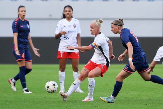 Caroline Seger of Rosengård and Aleksandra Gajic of