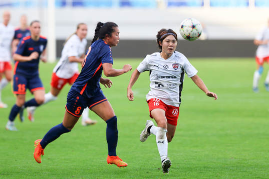 Mai Kadowaki of Rosengård and Kaela Hansen