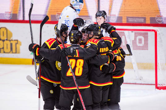 Brynäs spelare jublar