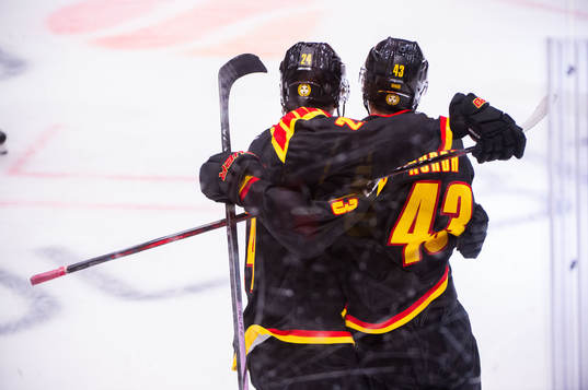 Brynäs Linus Lindblom och Noel Nordh jublar