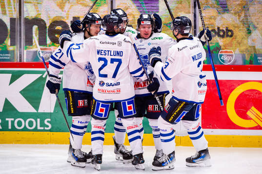 Karlskogas spelare jublar