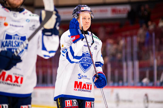 Karlskogas Mikkel Oby Olsen deppar