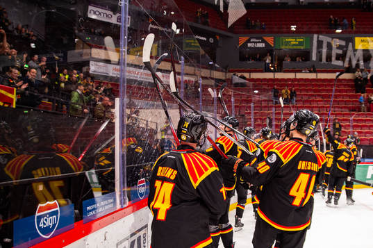 Brynäs spelare tackar publiken