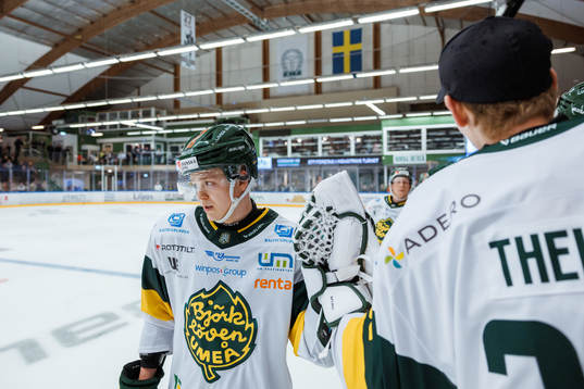 Björklövens Liam Dower Nilsson jublar