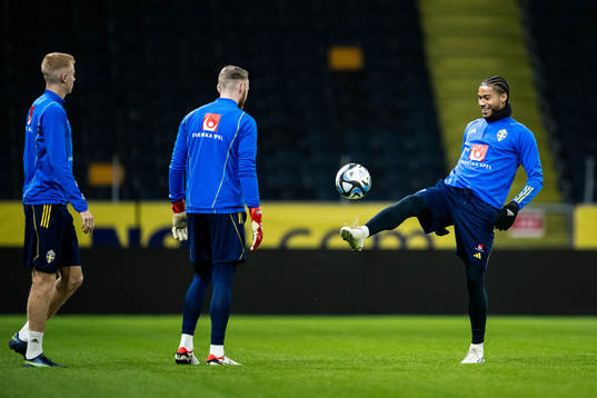 Hugo Larsson, goalkeeper Viktor Johansson and Jens Cajuste