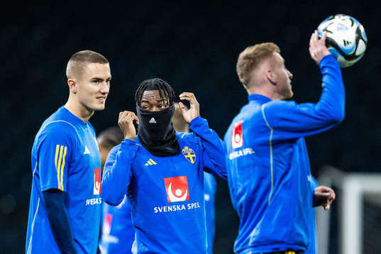 Gustaf Lagerbielke and Anthony Elanga of the Swedish