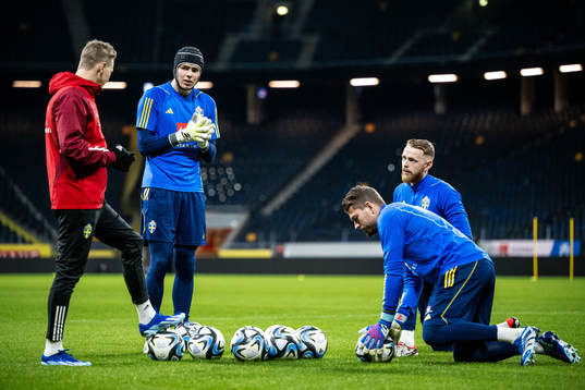 Goalkeeper coach Maths Elfvendahl, goalkeepers Jacob Widell