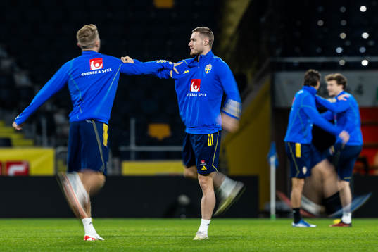 Viktor Gyökeres and Mattias Svanberg of the Swedish