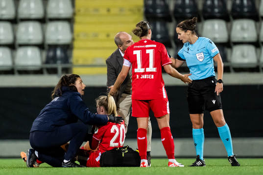 Wieke Kaptein of Twente receives medical attention and