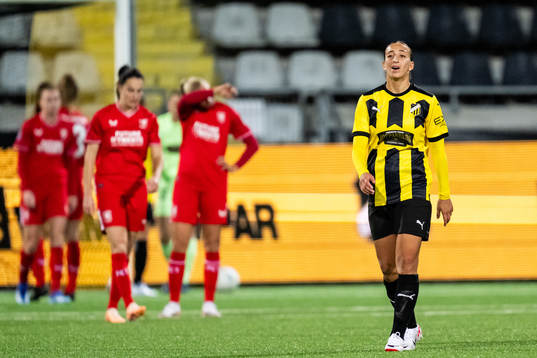 Rusul Rosa Kafaji of Häcken looks dejected