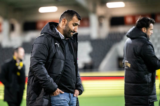 Head coach Mak Lind of Häcken looks dejected
