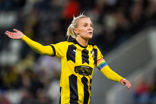 Josefine Rybrink of Häcken reacts