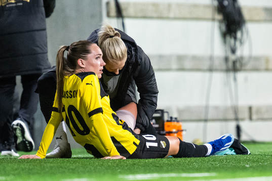 Elin Rubensson of Häcken receives medical attention due to