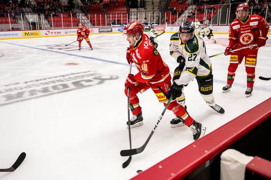 Kalmars Roni Allen och Östersunds Sebastian Benker