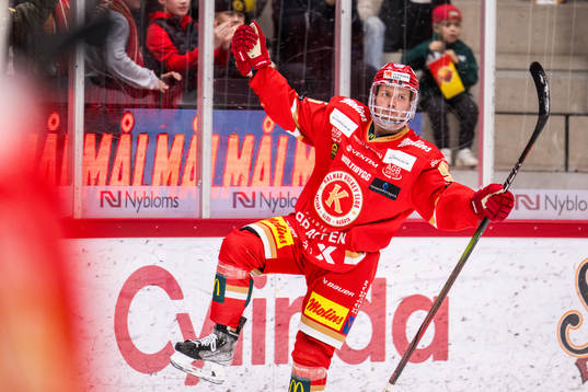 Kalmars Teemu Väyrynen jublar