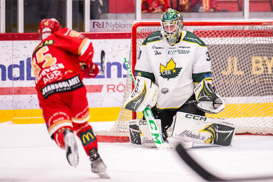 Kalmars Teemu Väyrynen gör 2-1 målet på Östersunds